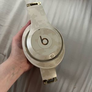 noise cancelling beats headphones